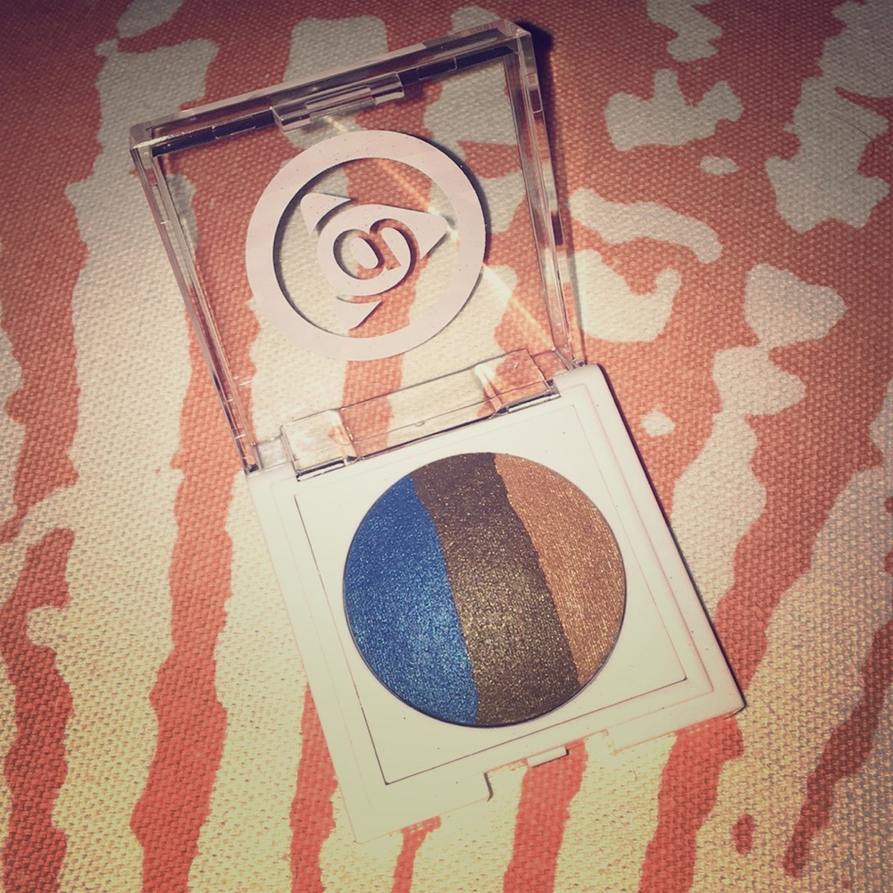 New MaryKay at play baked eye trio Out of the Blue